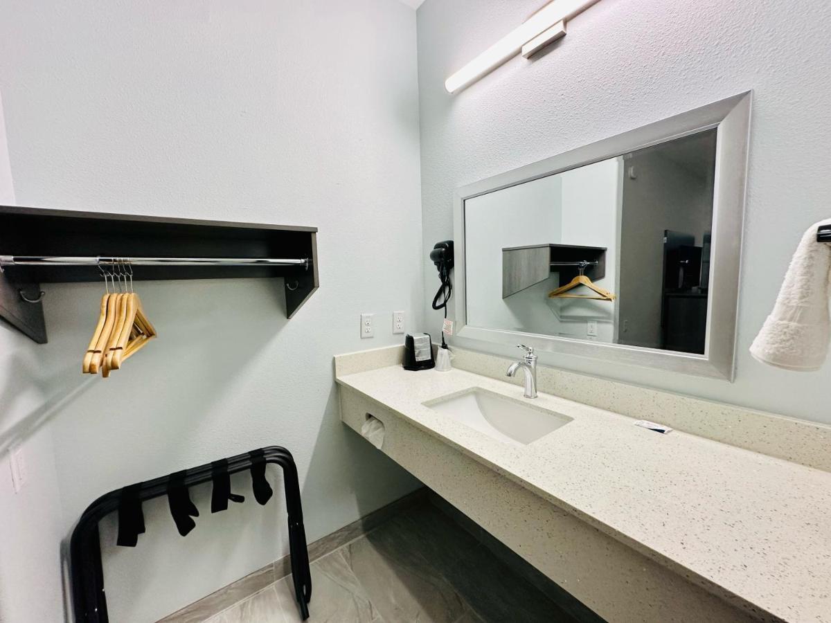 Crosby Travel Lodge And Rv Park Экстерьер фото